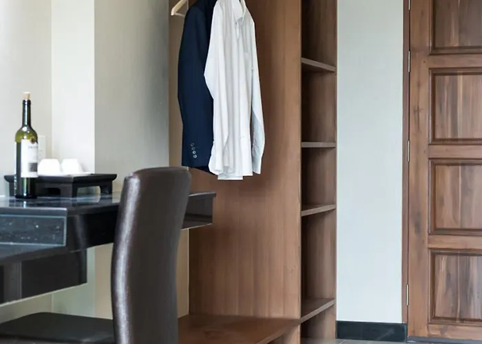 غولدن فوير سوفارنابومي آيربورت فندق 4*